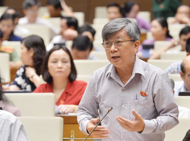 ĐBQH tranh luận với Bộ trưởng Trần Hồng Hà: Một dòng sông 'cõng' 8 thủy điện sẽ ra sao? ảnh 1