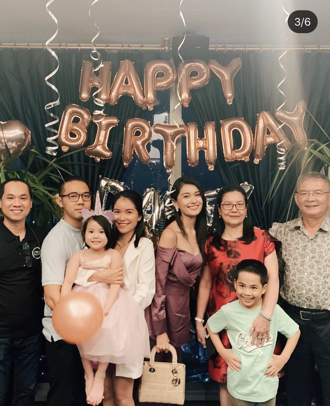 Á hậu Thuỳ Dung khoe vai trần gợi cảm khi đi làm MC vào đúng ngày sinh nhật ảnh 11