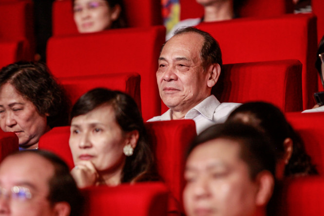 Trường THPT Chuyên ngữ: 50 ‘mùa hoa’ đáng tự hào ảnh 12