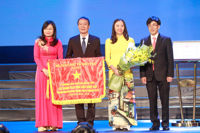 Trường THPT Chuyên ngữ: 50 ‘mùa hoa’ đáng tự hào ảnh 2