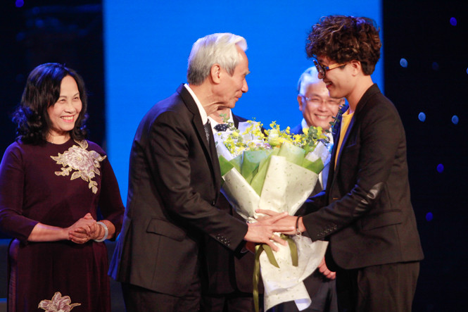 Trường THPT Chuyên ngữ: 50 ‘mùa hoa’ đáng tự hào ảnh 7