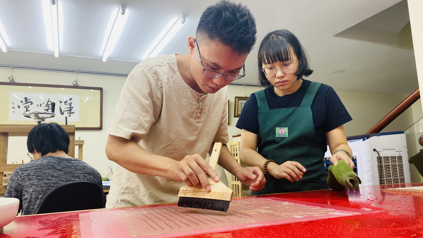 10 năm nghiên cứu tìm tòi để trở thành 'bác sĩ trị bệnh cho sách' ảnh 6