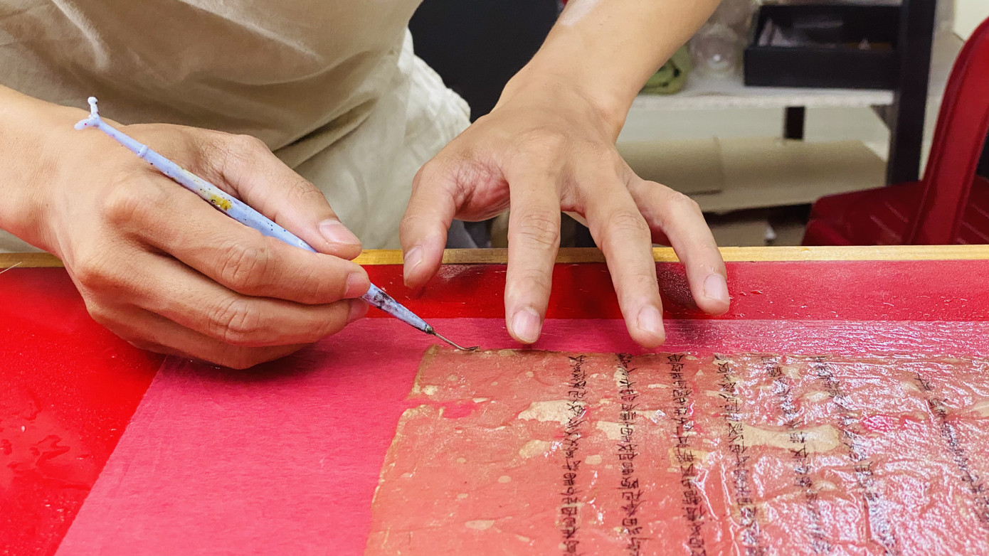 10 năm nghiên cứu tìm tòi để trở thành 'bác sĩ trị bệnh cho sách' ảnh 10