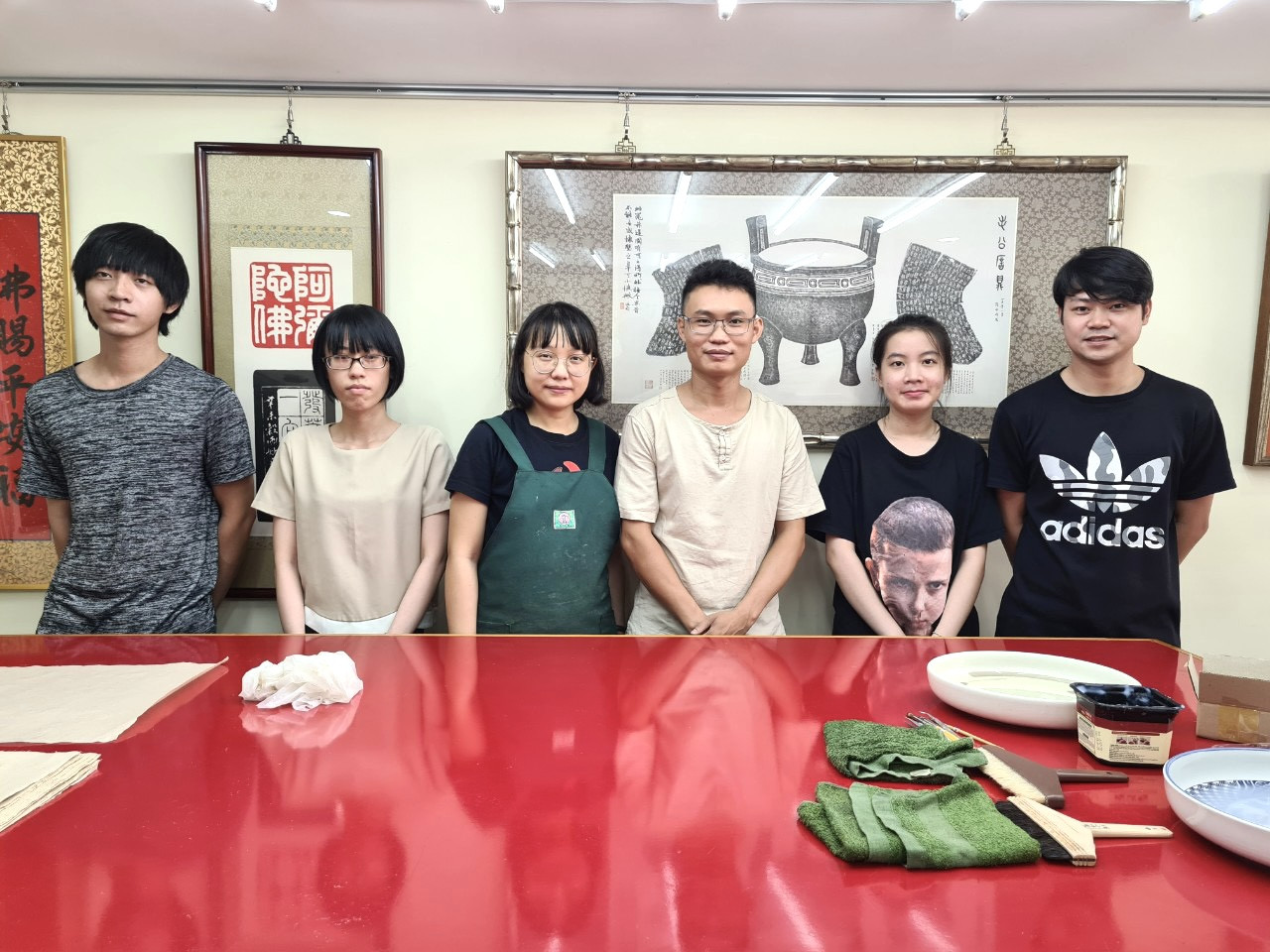 10 năm nghiên cứu tìm tòi để trở thành 'bác sĩ trị bệnh cho sách' ảnh 2