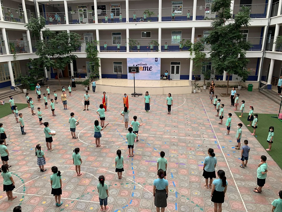 Học sinh tiểu học háo hức, trẻ mầm non nức nở trong ngày đầu tới trường ảnh 14