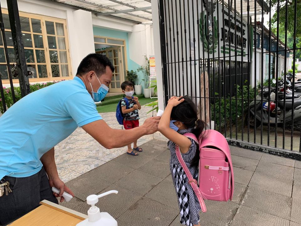 Học sinh tiểu học háo hức, trẻ mầm non nức nở trong ngày đầu tới trường ảnh 12