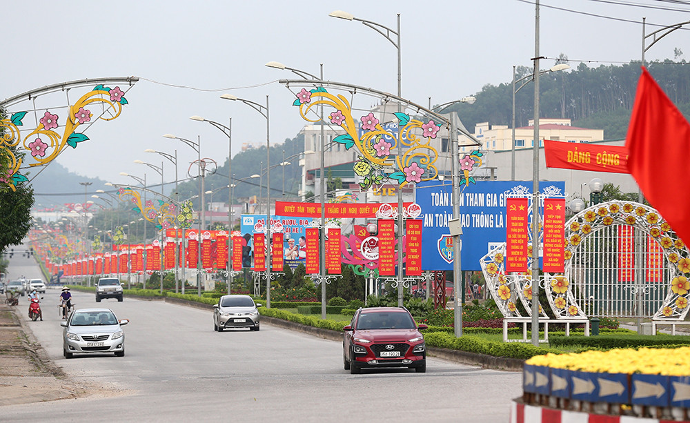 Thành phố Yên Bái lộng lẫy cờ hoa chào mừng Đại hội Đảng ảnh 4