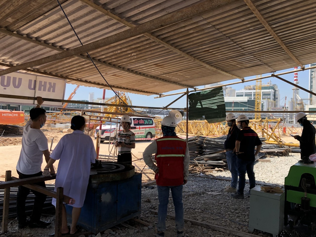 Sập giàn giáo lúc thi công công trình, 6 người thương vong ảnh 1