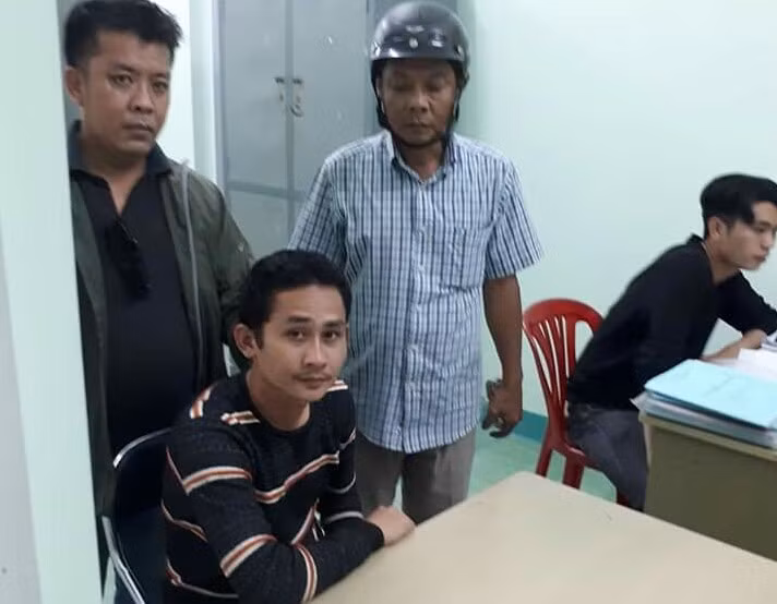 'Hiệp sĩ' giả công an cướp sới bạc ra đầu thú ảnh 1