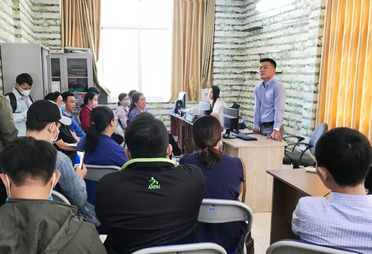 Người dân kéo đến trụ sở công ty Bình Dương City land đòi tiền Công an khám xét trụ sở công ty bất động sản bán dự án 'ma' ở Bình Dương ảnh 3
