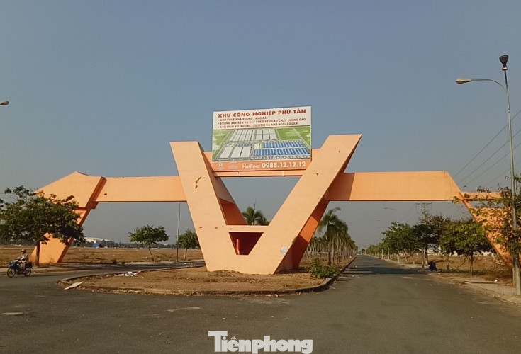 Cận cảnh khu công nghiệp ‘đắp chiếu’ 16 năm ở Bình Dương ảnh 1