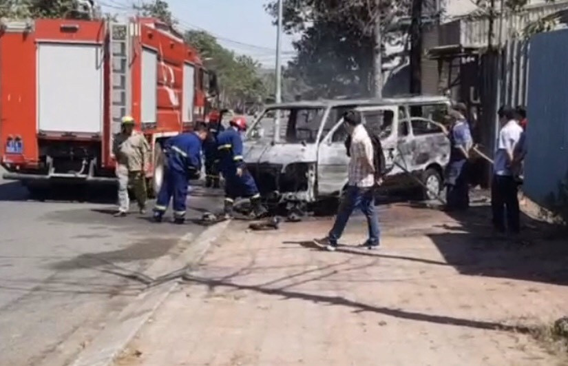 Ô tô đang chạy bất ngờ bốc cháy, 2 người thoát chết ảnh 2