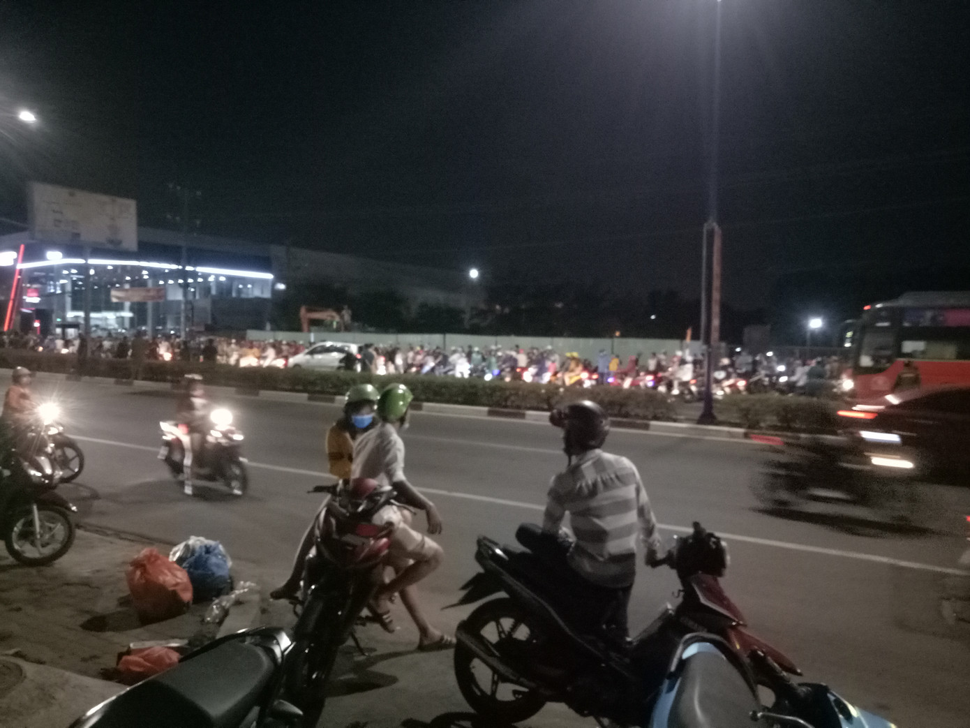 Thấy CSGT, thanh niên lao vào đường ngược chiều làm 3 người thương vong? ảnh 1