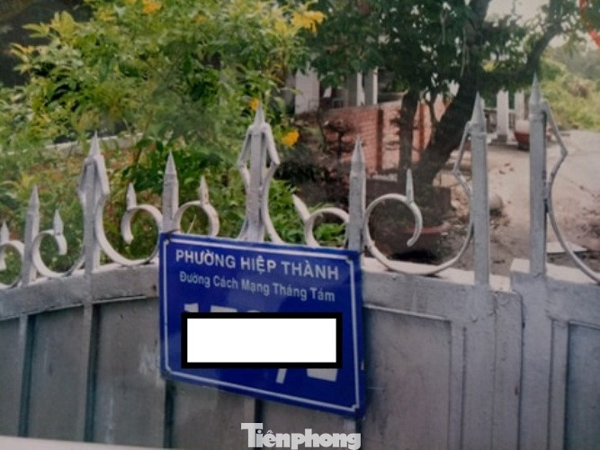 Nhà nguyên Trưởng Ban Tuyên giáo bị khóa cổng, có người đứng gác? ảnh 2