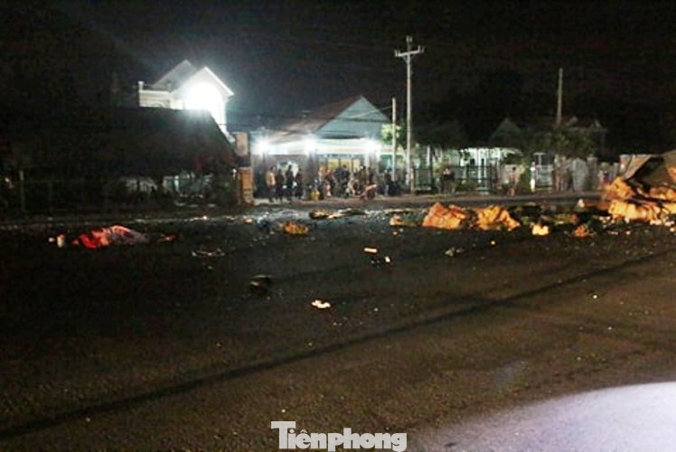 Xe tải nát bét khi tông trực diện xe khách, 6 người thương vong ảnh 5