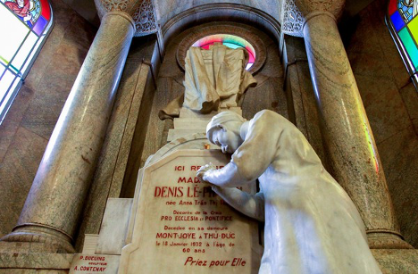 Cận cảnh nhà thờ cổ gần 100 tuổi của gia đình Nam Phương hoàng hậu ảnh 14