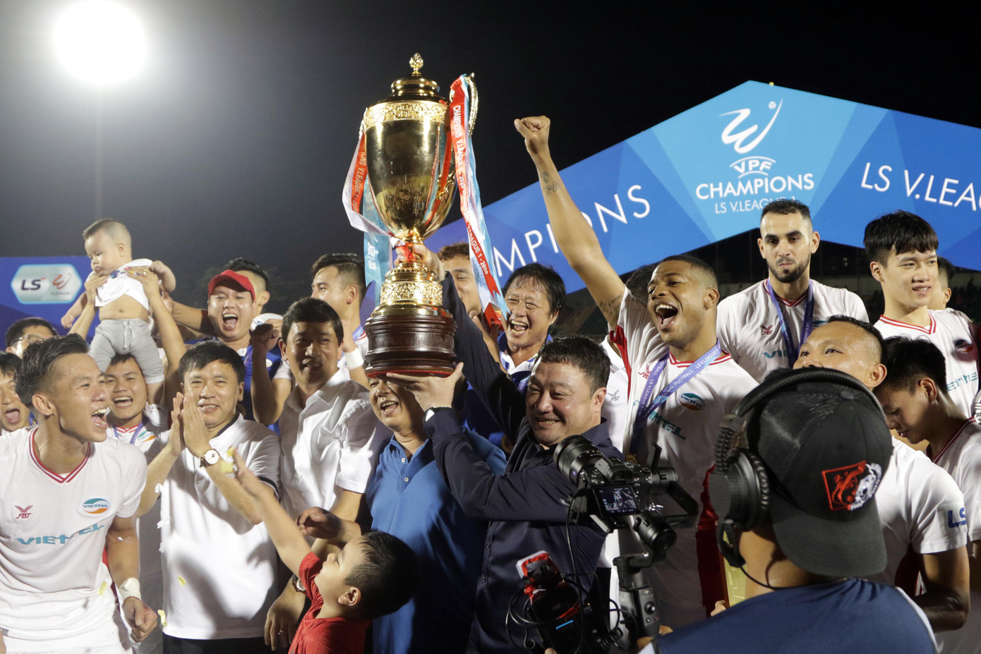 Viettel vô địch V-League 2020 bằng chất thép nơi hàng phòng ngự ảnh 2