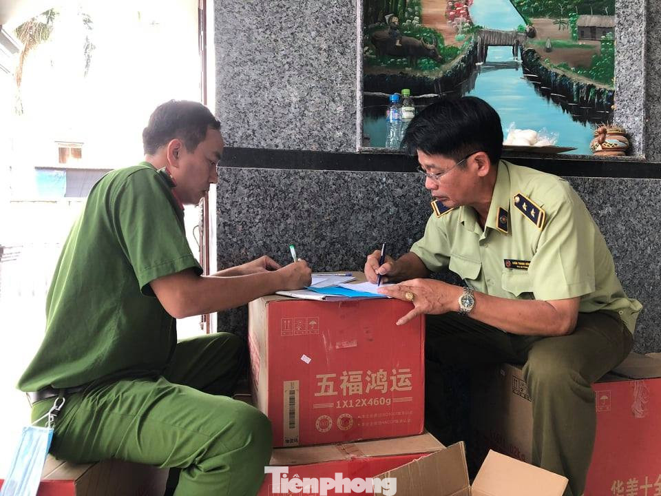 Phát hiện hàng nghìn thùng hàng nhãn hiệu Trung Quốc không rõ nguồn gốc ảnh 5