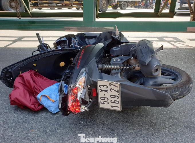 Hai cô gái tử vong dưới bánh xe container ảnh 2