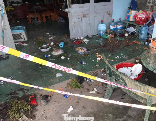 Nhắc nhở nhóm tụ tập đua xe, hai cha con bị đánh gục trên vũng máu ảnh 1