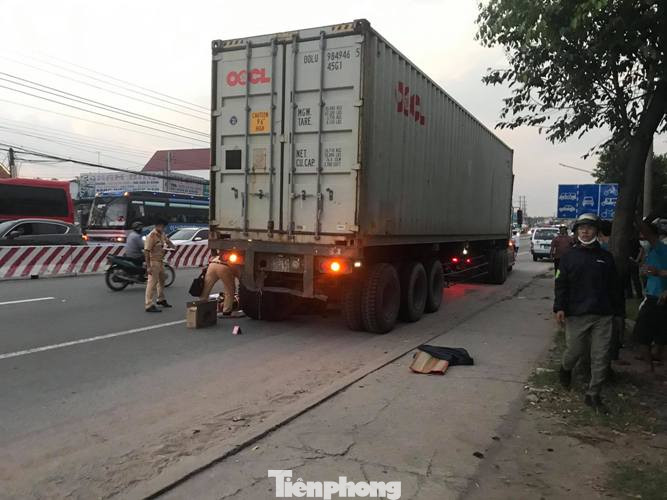 Nam sinh lớp 9 bị xe container cán chết trên đường đi học về ảnh 2