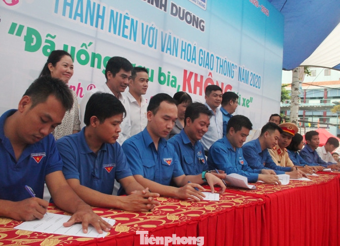 Thanh niên Bình Dương với khẩu hiệu ‘Đã uống rượu, bia thì không lái xe’ ảnh 2