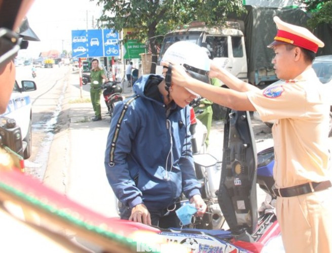 Thanh niên Bình Dương với khẩu hiệu ‘Đã uống rượu, bia thì không lái xe’ ảnh 6