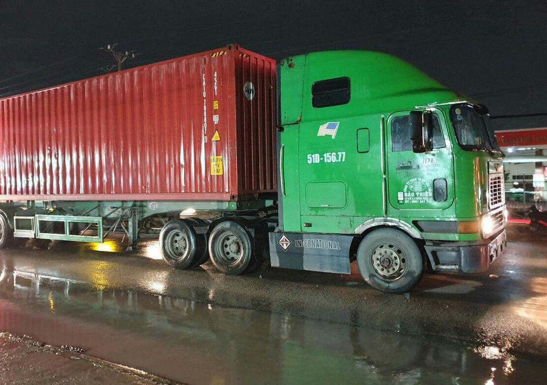 Đến bệnh viện thăm mẹ, bé gái 2 tuổi bị container cán chết thương tâm ảnh 2