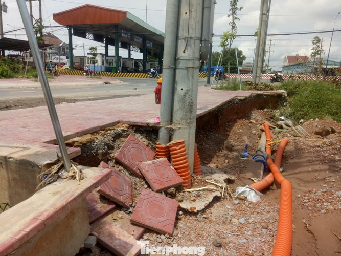 Con đường ‘tơ lụa’ trị giá tiền tỷ vừa xây xong đã lở ảnh 2