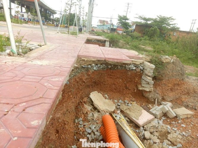 Con đường ‘tơ lụa’ trị giá tiền tỷ vừa xây xong đã lở ảnh 4