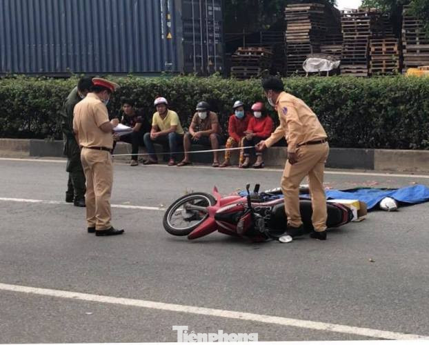 Va chạm với xe container, hai người đàn ông chết tại chỗ ảnh 2