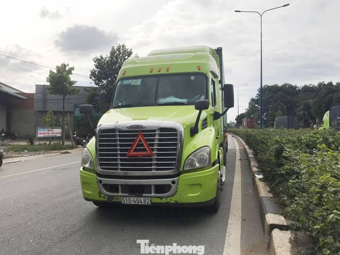 Va chạm với xe container, hai người đàn ông chết tại chỗ ảnh 1