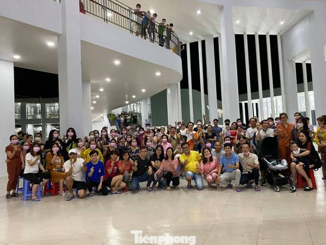 Hàng chục trẻ em cách ly không có cha mẹ được trở về nhà ảnh 1