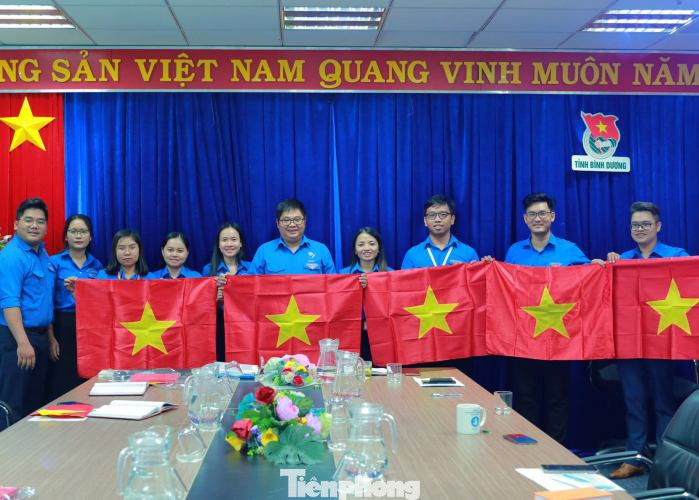 Cán bộ đoàn được tặng quà đặc biệt ngày Quốc khánh 2/9 ảnh 2