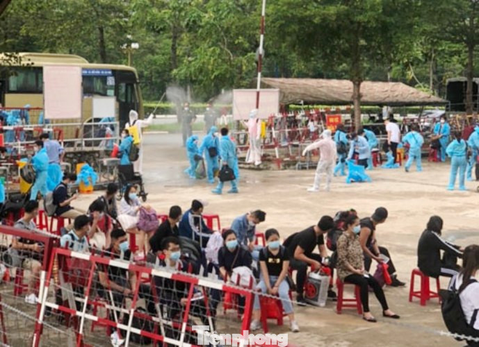 Hàng chục công dân Việt Nam từ Pháp về có bệnh nền nặng ảnh 1