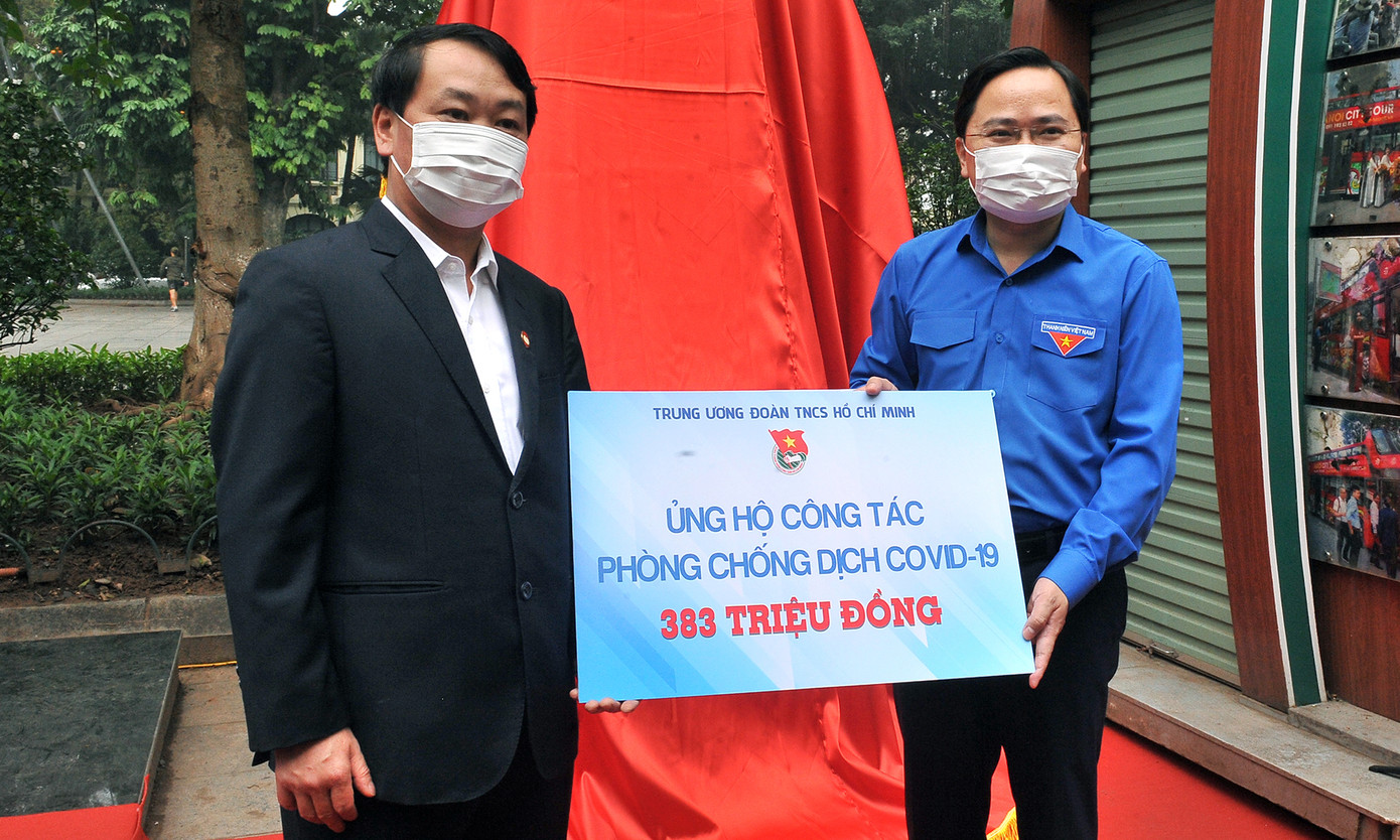 Trạm rửa tay dã chiến chống dịch Covid-19 đầu tiên tại Hà Nội ảnh 8