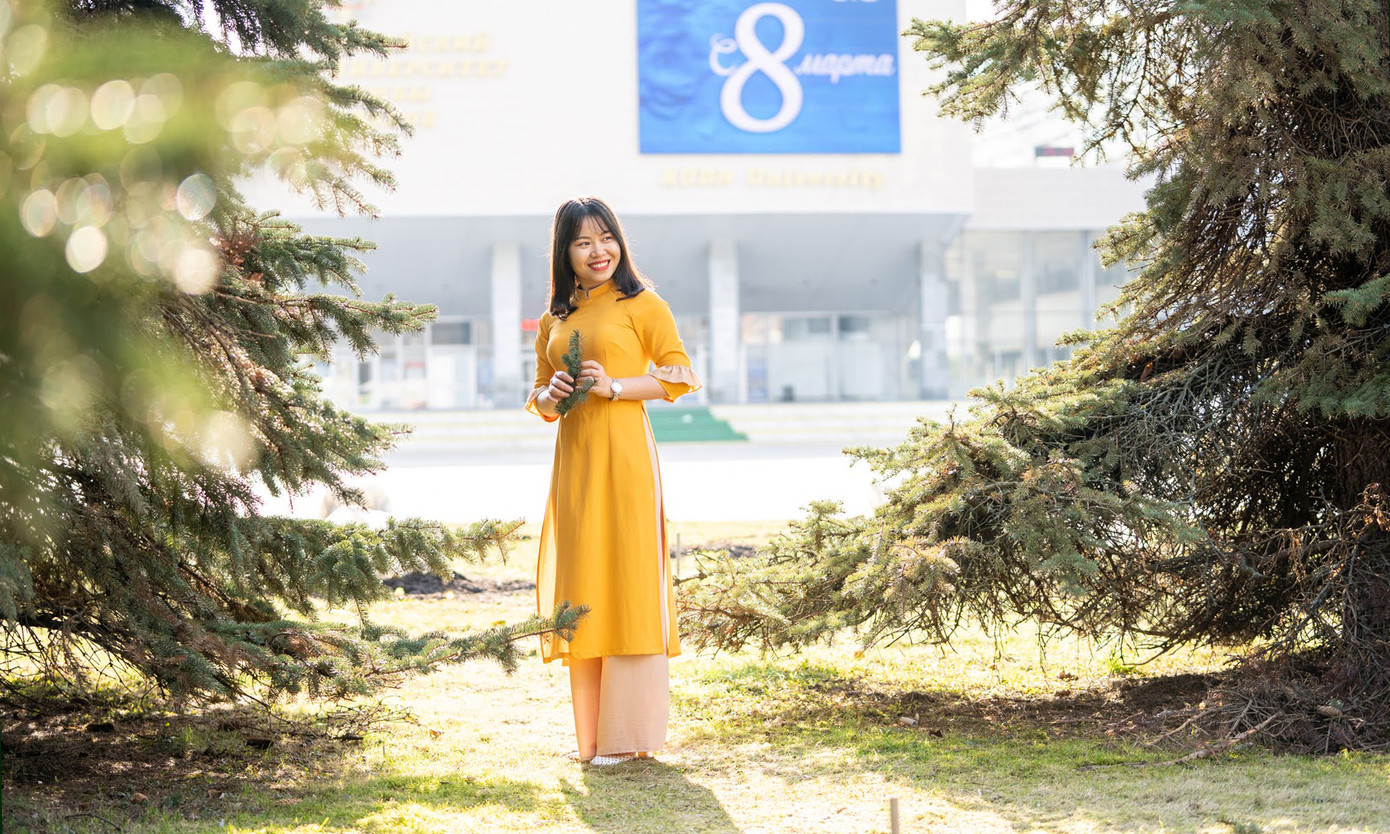 Du học sinh Việt tại LB Nga khoe duyên dáng áo dài ảnh 12