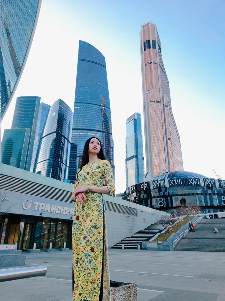 Du học sinh Việt tại LB Nga khoe duyên dáng áo dài ảnh 5