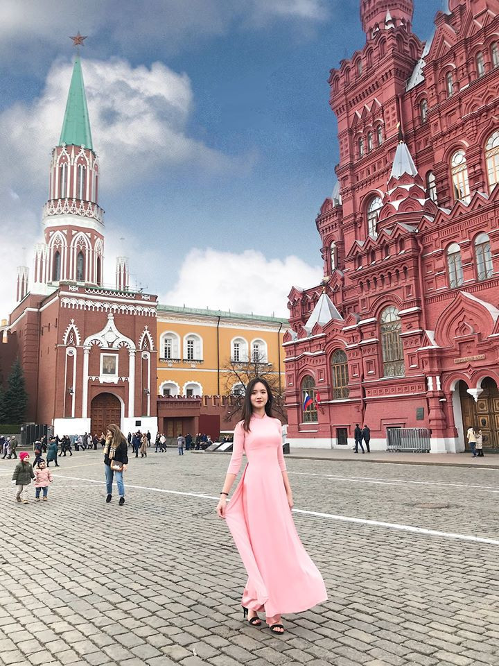 Du học sinh Việt tại LB Nga khoe duyên dáng áo dài ảnh 2