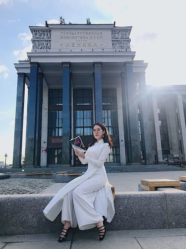 Du học sinh Việt tại LB Nga khoe duyên dáng áo dài ảnh 3