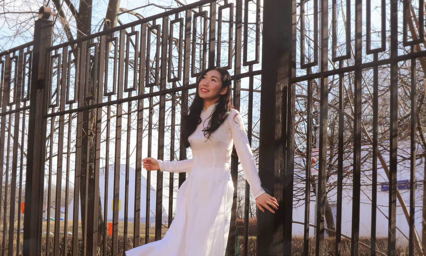 Du học sinh Việt tại LB Nga khoe duyên dáng áo dài ảnh 8