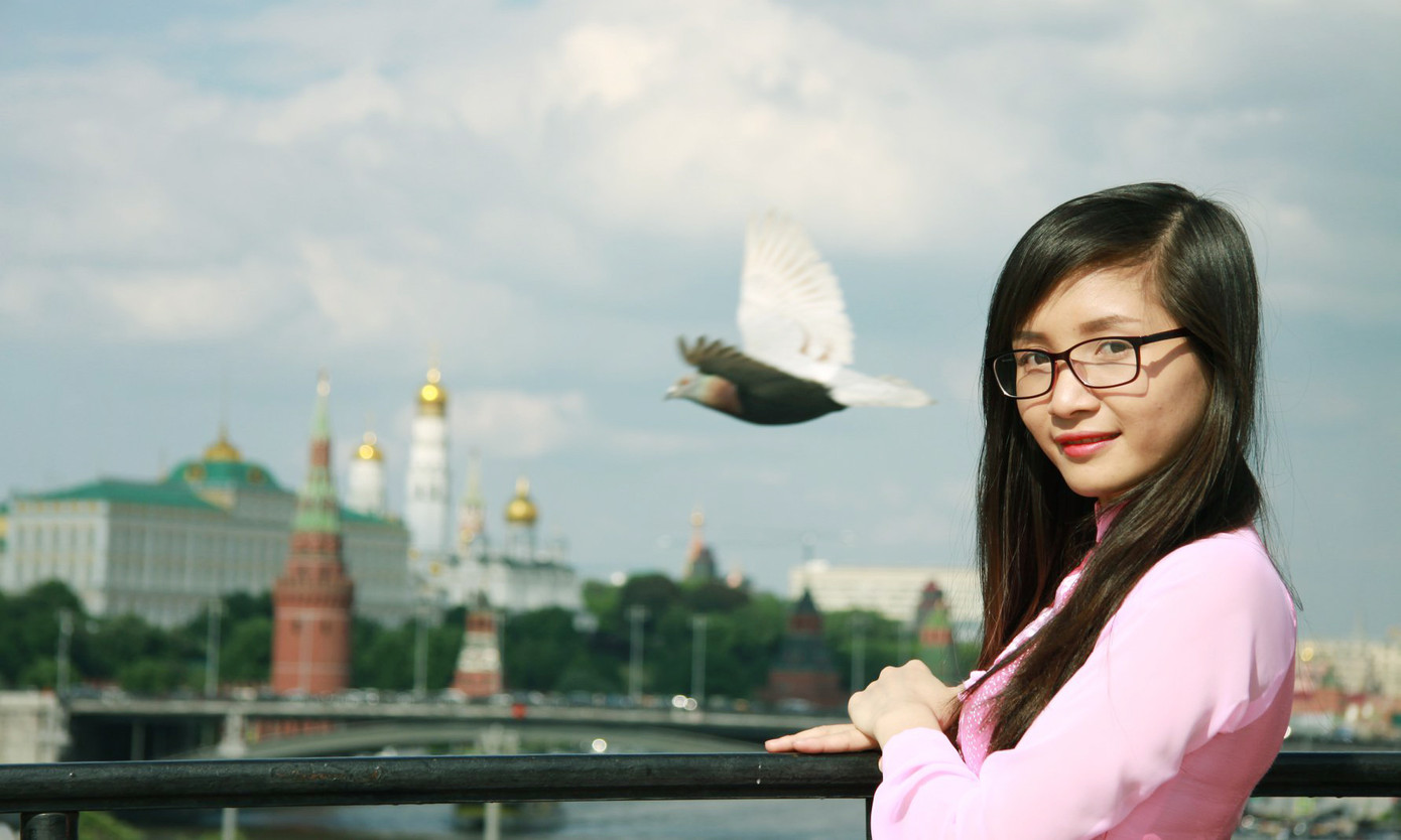 Du học sinh Việt tại LB Nga khoe duyên dáng áo dài ảnh 9