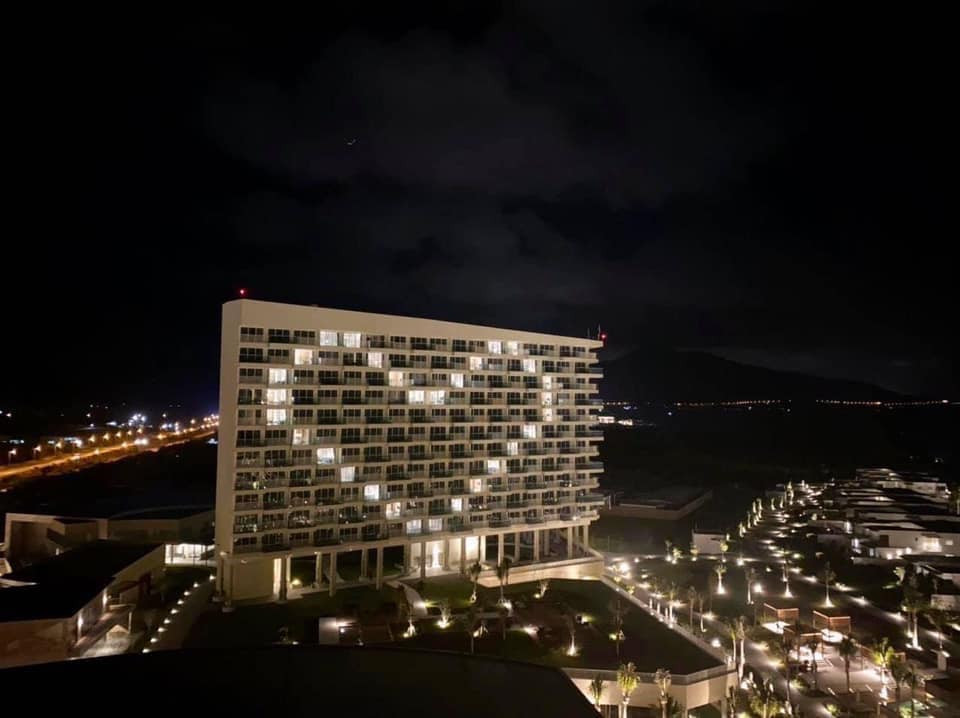 Thắp đèn tạo hình trái tim cổ vũ chống Covid-19 trong ngày Quốc tế hạnh phúc ảnh 5