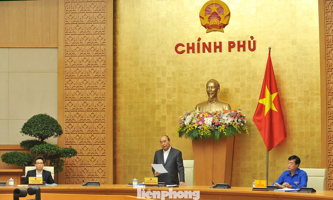 Thủ tướng Nguyễn Xuân Phúc: Tập trung tách nhóm nguy cơ, tránh lây lan dịch COVID-19 ảnh 2