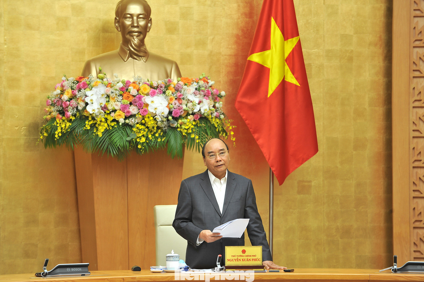 Thủ tướng Nguyễn Xuân Phúc: Tập trung tách nhóm nguy cơ, tránh lây lan dịch COVID-19 ảnh 5