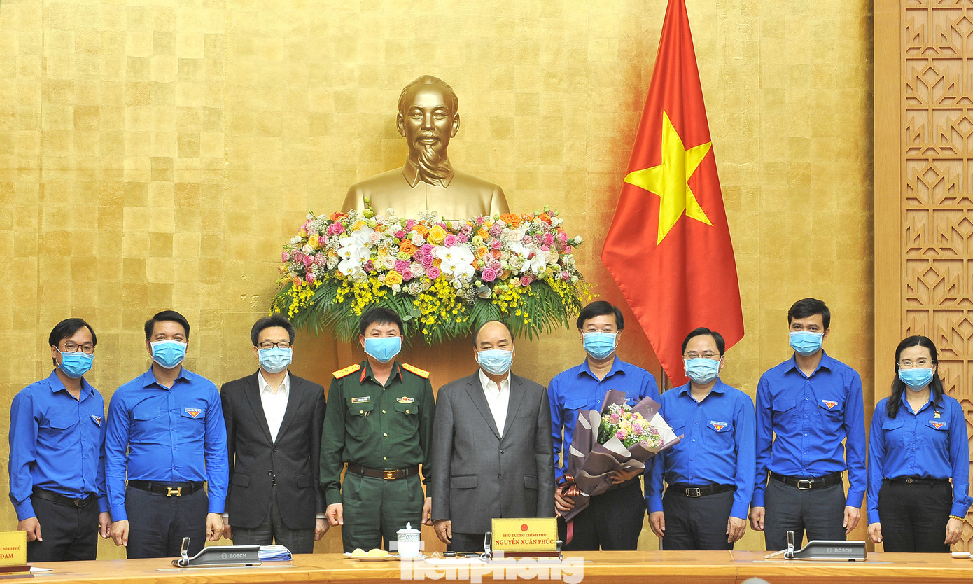 Thủ tướng Nguyễn Xuân Phúc: Tập trung tách nhóm nguy cơ, tránh lây lan dịch COVID-19 ảnh 6