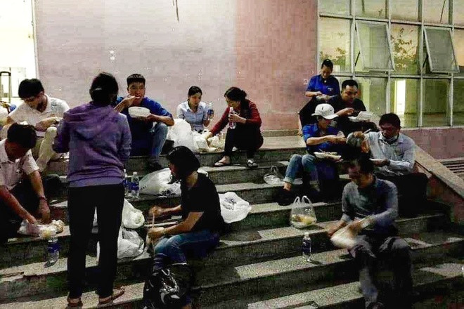 Xúc động hình ảnh 'những chiến binh thầm lặng' chống dịch Covid-19 ảnh 2