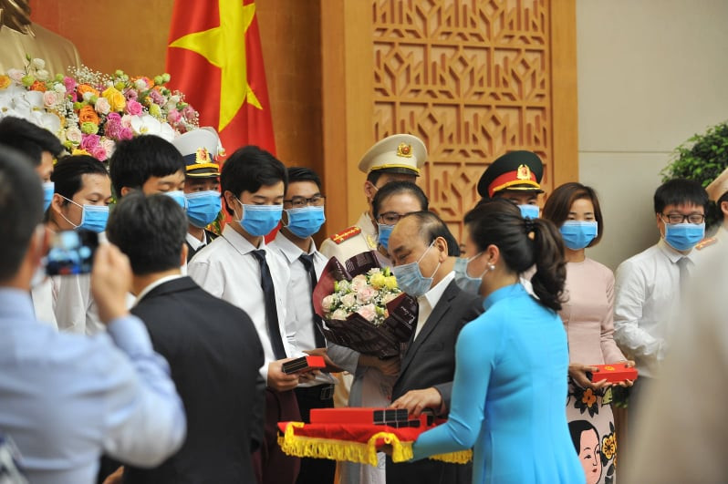 Thủ tướng gặp mặt các Gương mặt trẻ Việt Nam tiêu biểu năm 2019 ảnh 4