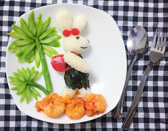 Nghệ thuật trang trí cơm trên đĩa “bao” cute ảnh 2