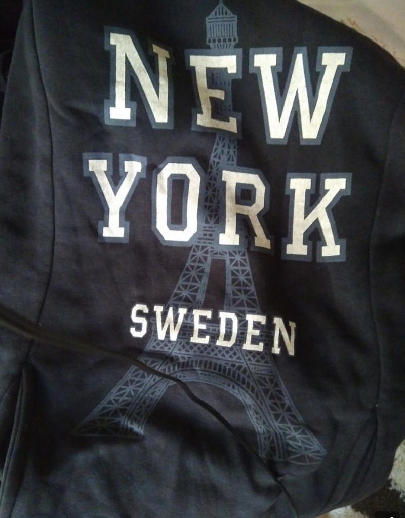 Tháp Eiffel mới được di dời sang Thụy Điển và New York? Những thảm họa thời trang khiến bạn không thể tin nổi vẫn có người mặc ra phố ảnh 5